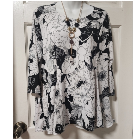 Women's Floral Top Black & White Print (Size M) - Picture 1 of 6